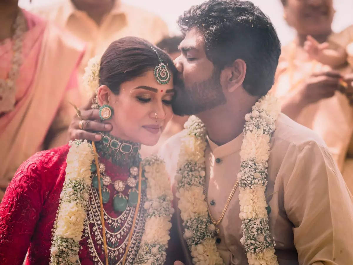 Nayanthara, Vignesh Shivan Shares Unseen Wedding Pics On Their First Month Anniversary