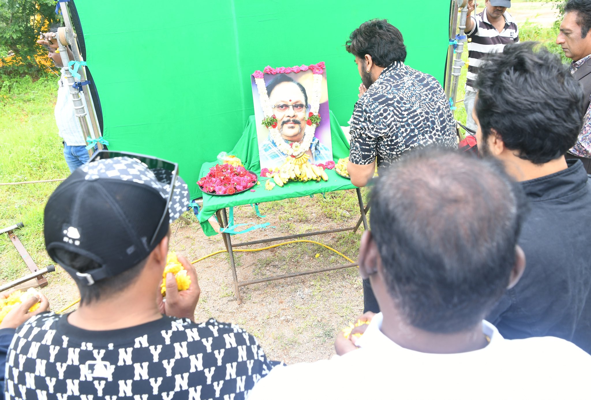 Chiranjeevi Pays Tribute To Krishnam Raju At Chiru154 Sets
