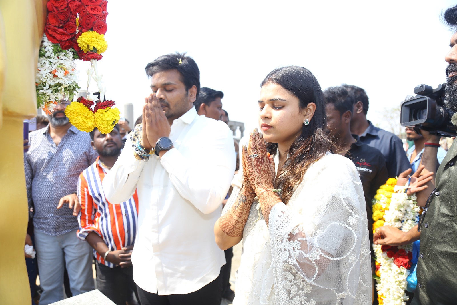 Photos: Manoj & Mounika visited Kurnool Bhuma Nagi Reddy ghatt
