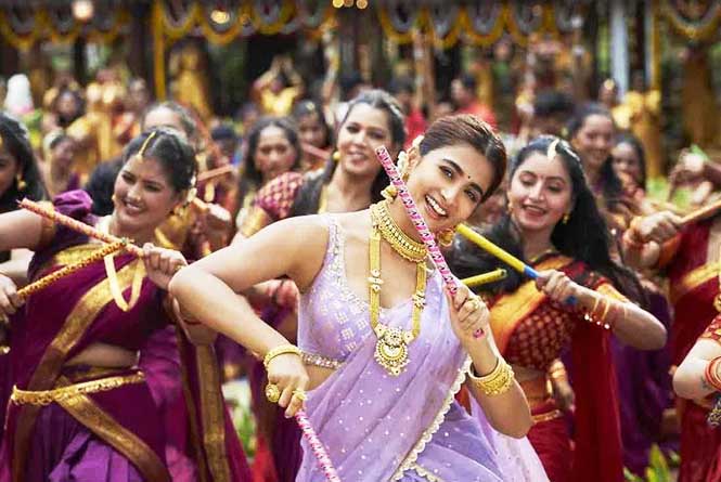  Pooja Hegde excels in Bathukamma song