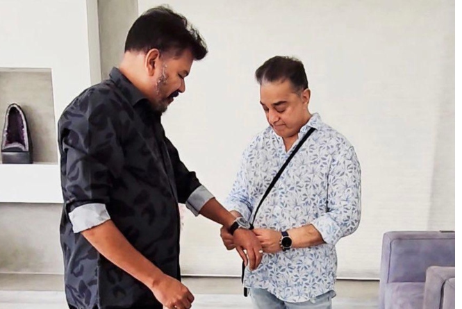 Kamal Hassan Gifts Costly Watch To Director Shanker