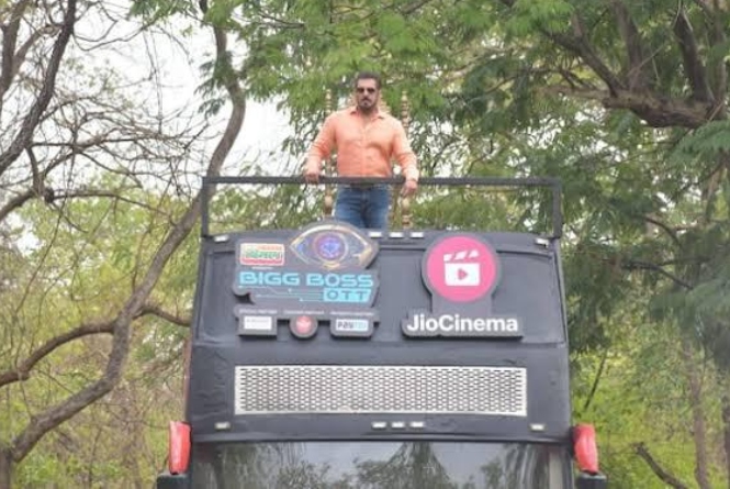 Salman Khan Makes Grand Entry On Double-Decker Bus For Bigg Boss OTT 2